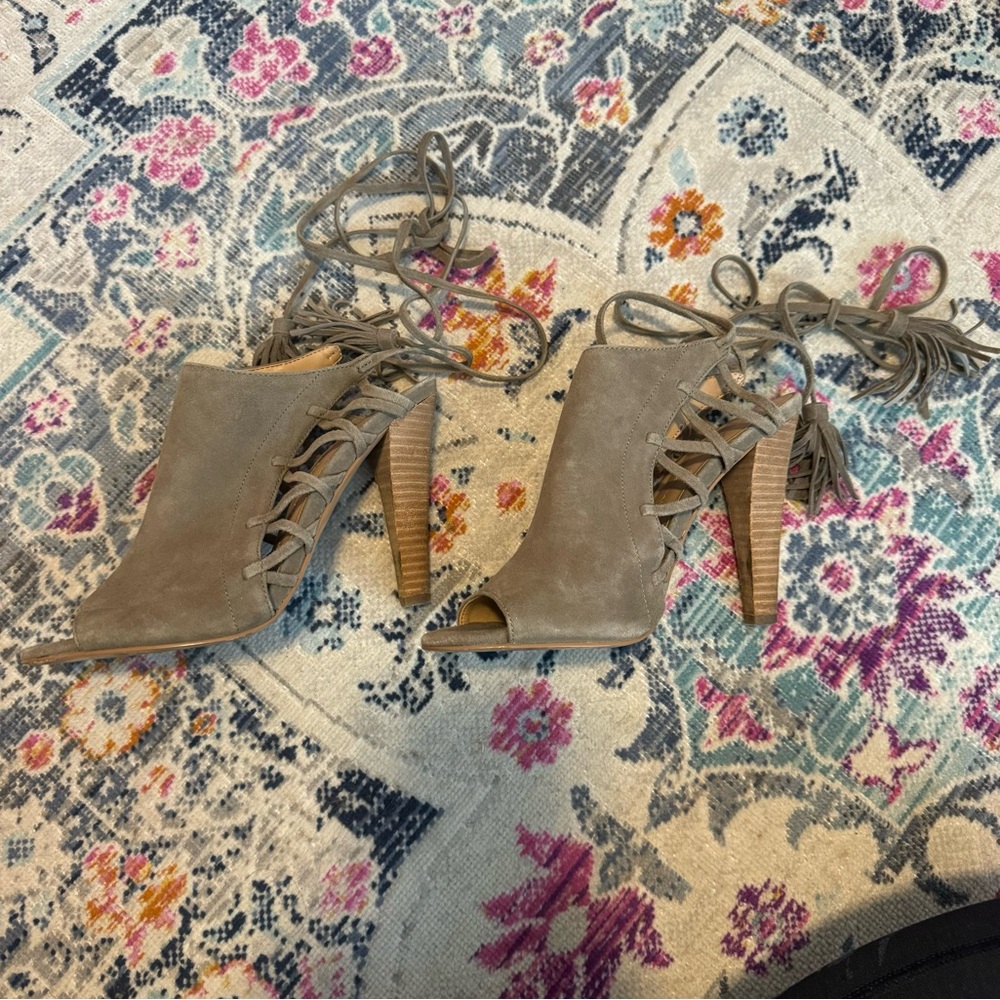 Banana republic olive green lace up heels